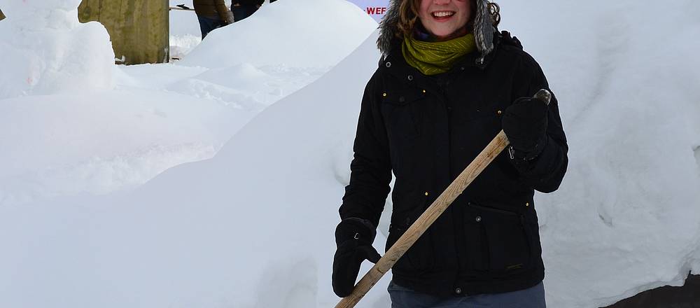 Flurina Marugg vor Iglu| Foto: Koch Flurina Marugg vor Iglu| Foto: Koch