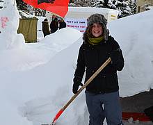 Flurina Marugg vor Iglu| Foto: Koch